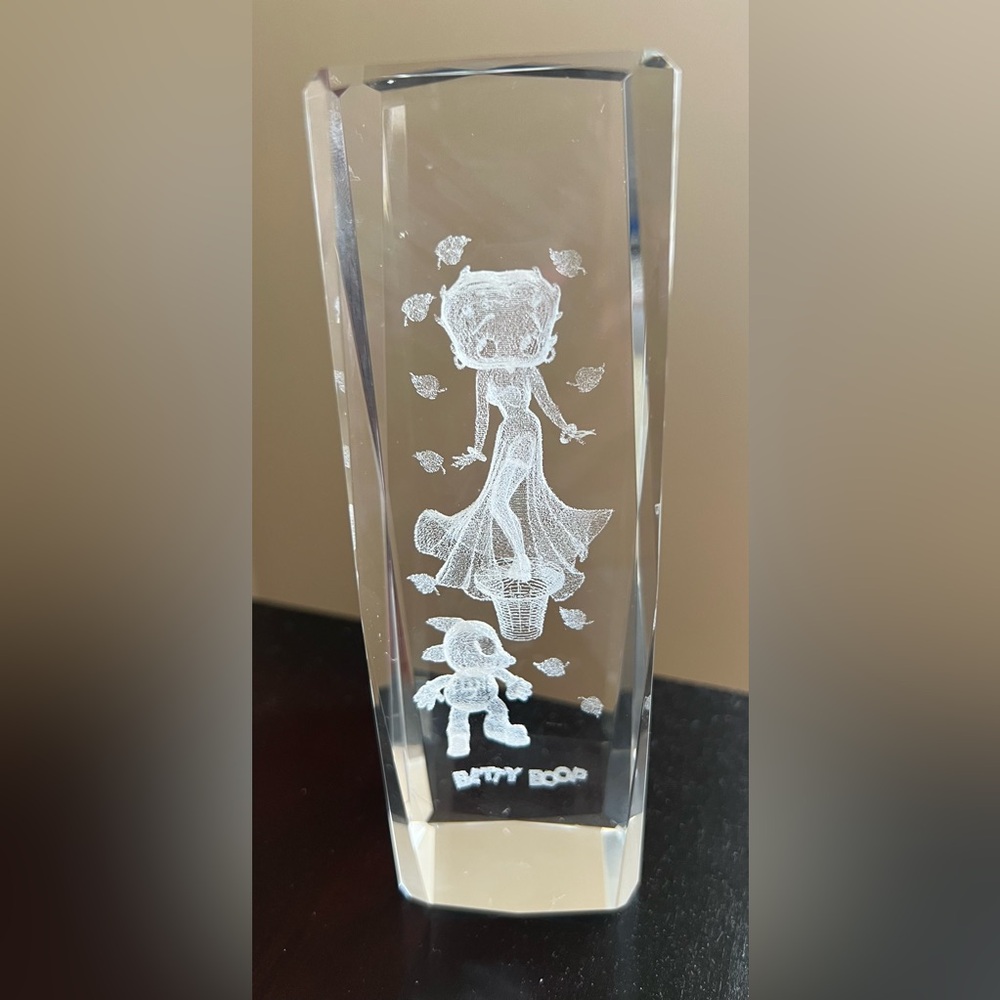 Betty‎ Boop 3D Etched Image Hologram Cut Crystal Glass Art Paperweight Bimbo